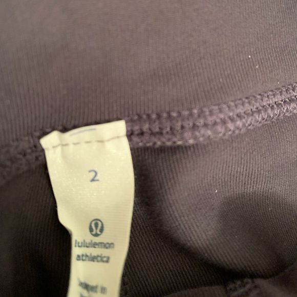 Lululemon Still Knee Length Shorts, Size 2, NWT - Picture 9 of 10